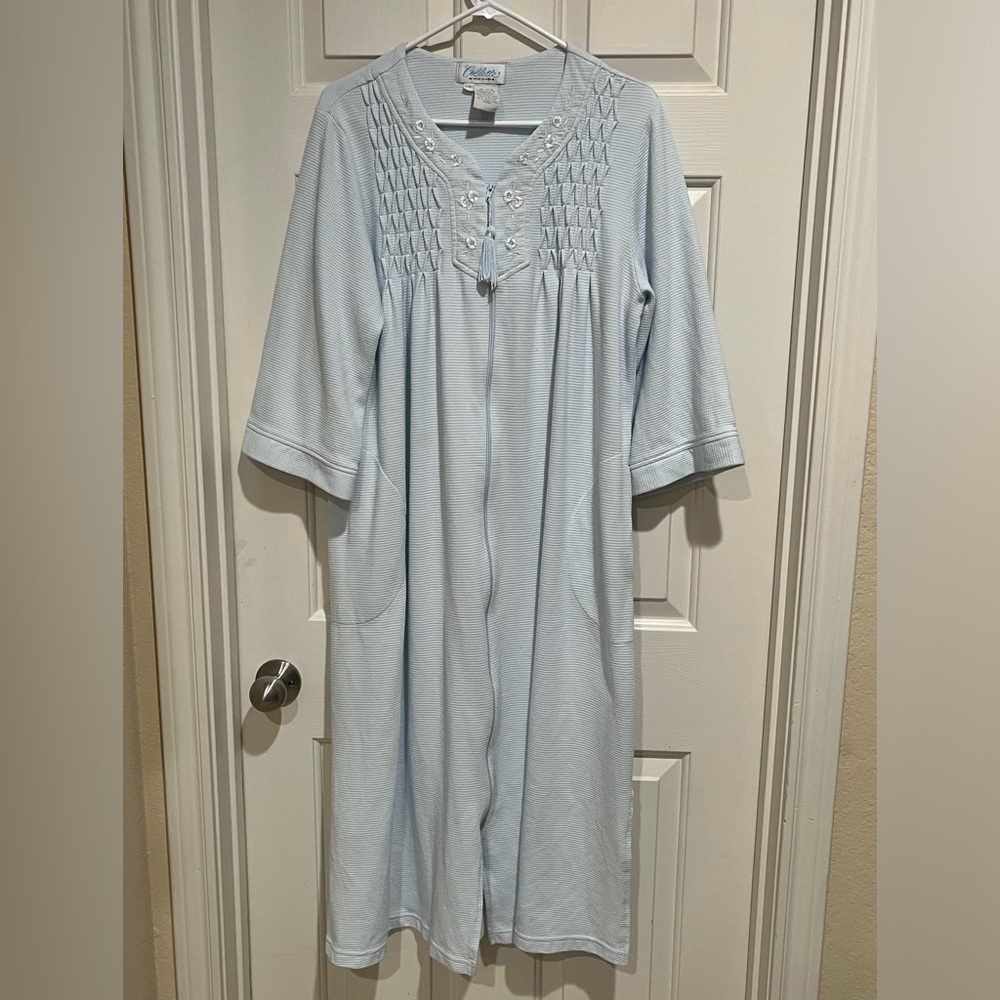 Miss Elaine Pale Blue Embroidered AND TUCKED ROBE WOMEN SIZE L